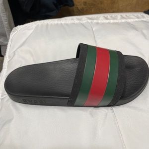 Right gucci flip flop